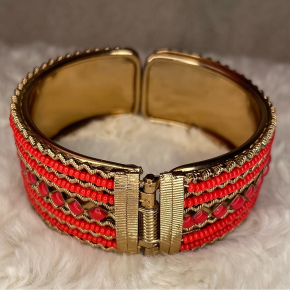 Vintage 1980’s Red Seed Bead, Metal, & Enamel Hinged Back Bangle/Bracelet - Picture 4 of 9